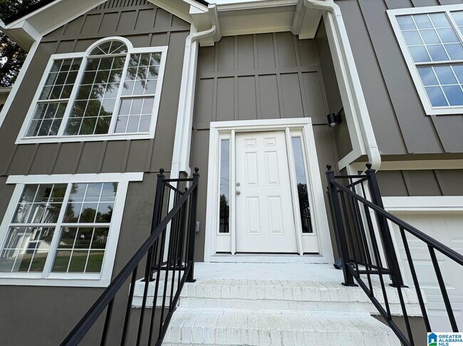 Building Photo - 113 Loyola Cir