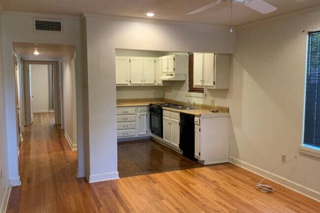 Kitchen - 2954 Hundred Oaks Ave