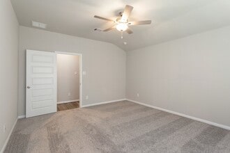 Building Photo - 6915 Lebec Dr