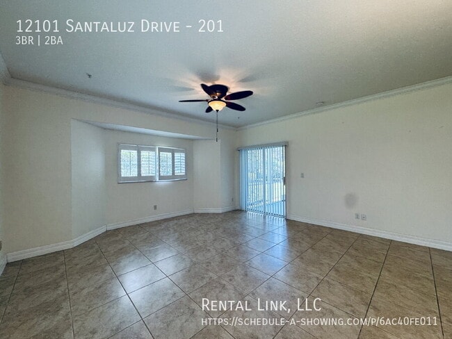 Foto del edificio - 12101 Santaluz Dr