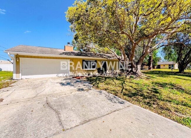 Building Photo - 3436 Woodland Dr