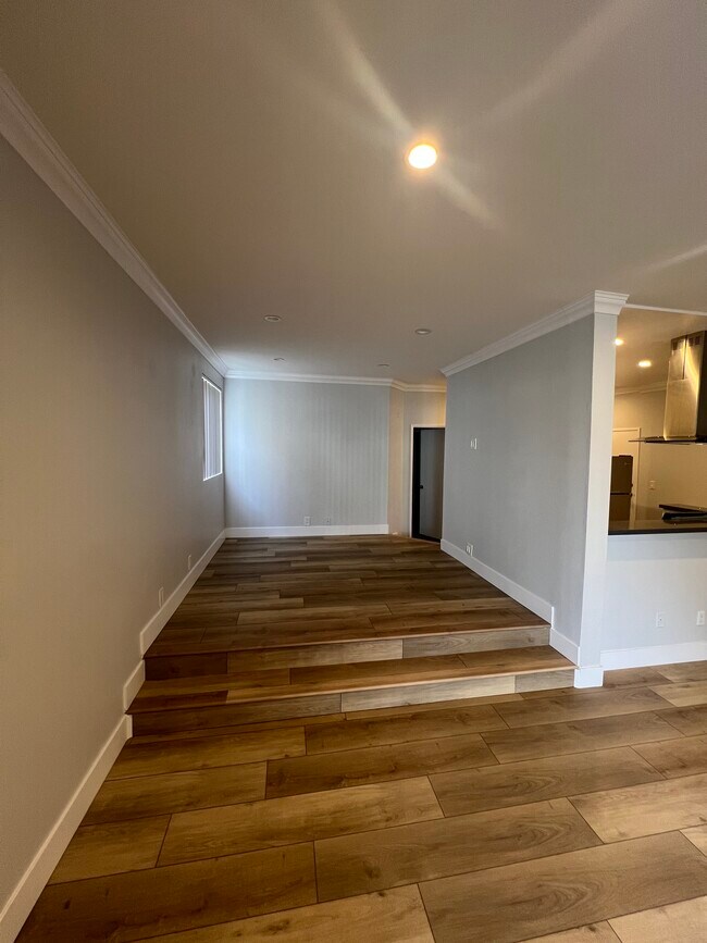 Foto del edificio - 2107 N Beachwood Dr