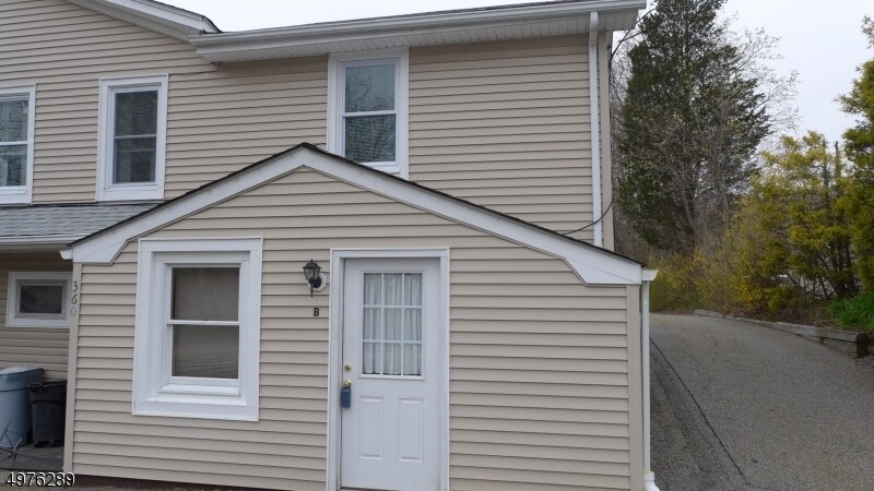 Foto principal - 360 Oak Ridge Rd