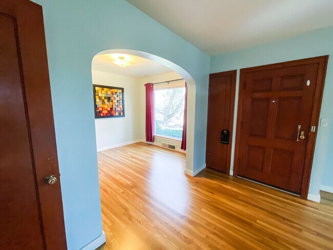 Foto del edificio - Pet friendly 3Bed/3Bath Single Family Home...