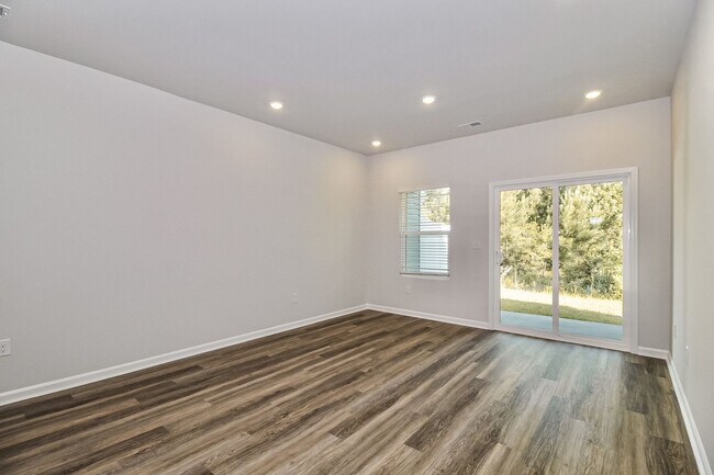 Building Photo - 333B Parkington Ln