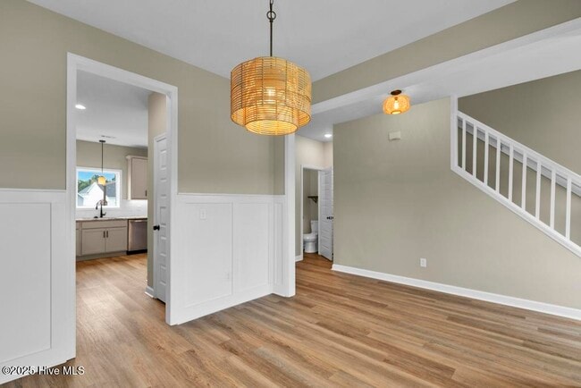 Building Photo - 303 S River Ct
