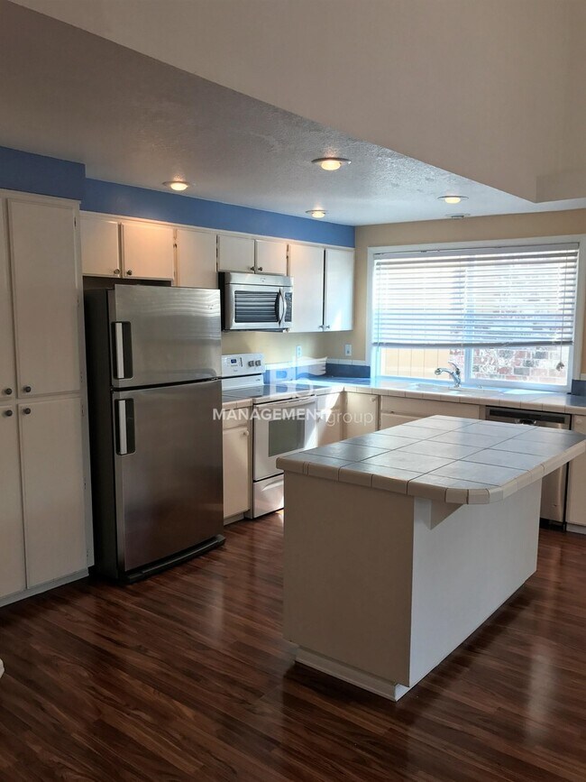 Foto del edificio - Light and Bright Updated Tigard Home Near ...