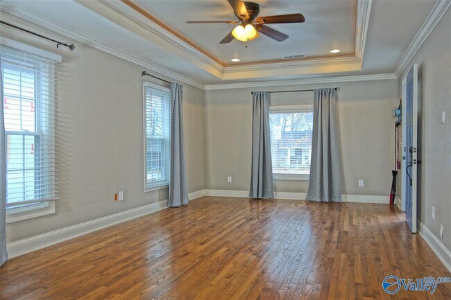 Foto del edificio - 1324 Humes Ave NE