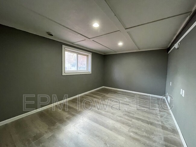 Foto del edificio - 1242 Edgewood Dr