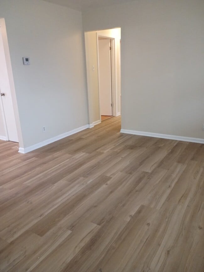 Building Photo - 907 Leonhard St