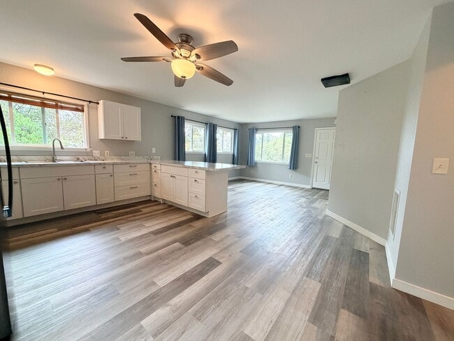 Building Photo - Serene 1-Bedroom Home with Privacy & Nature Views
