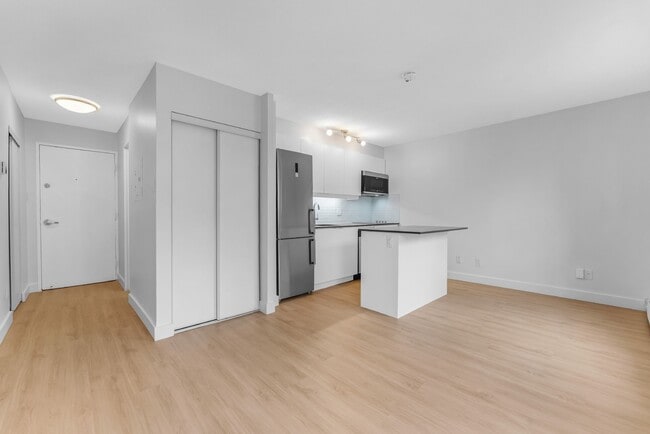 Building Photo - 145 York St