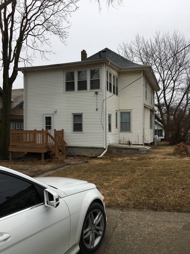 Building Photo - 122 N 35th St