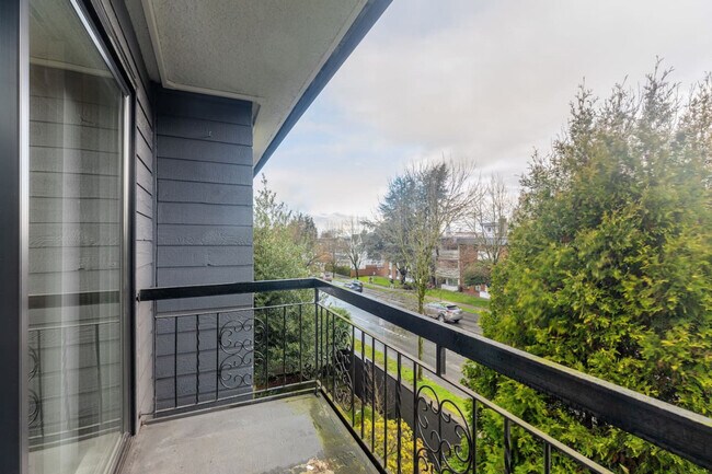 Photo du bâtiment - 254 E 12th Ave