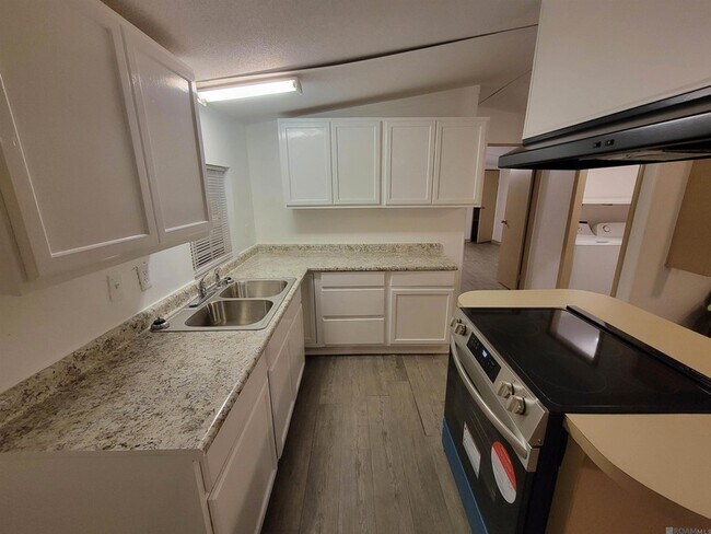 Foto del edificio - 4505 Lupine St