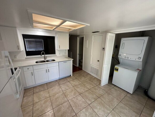 Foto del edificio - GREAT 2/2.5 Townhome Near UCF! Available Now!