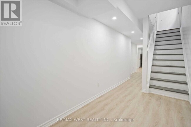 Building Photo - 58 Keystar Ct