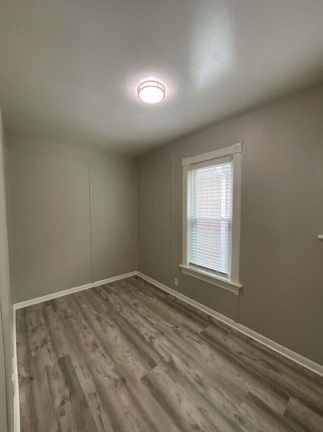 Foto del edificio - 523 E Locust St