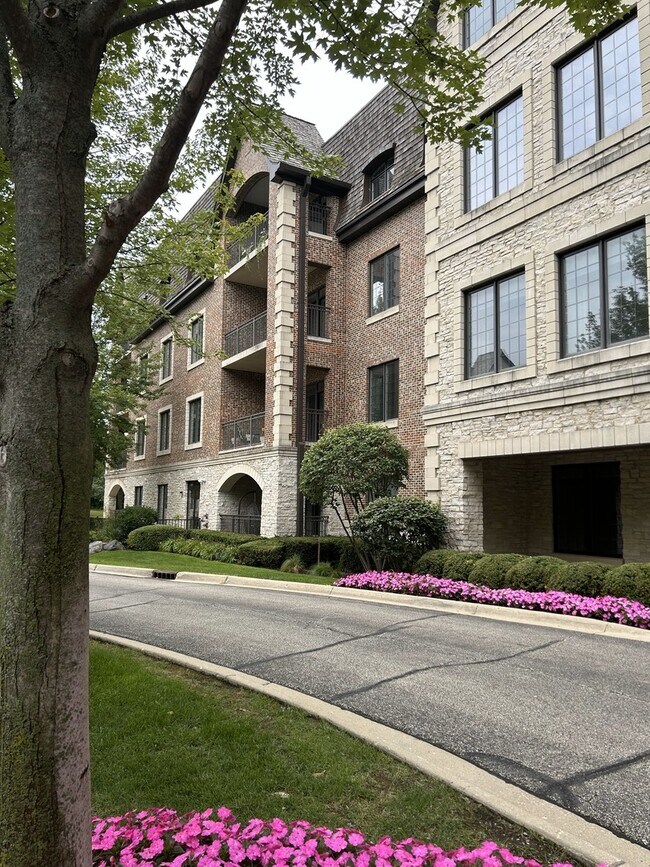 Foto del edificio - 1800 Amberley Ct