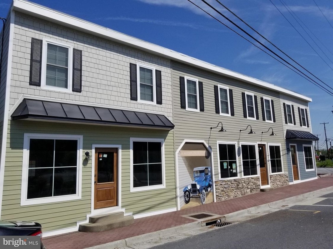 5939 King St, Mount Jackson, VA 22842 Apartment for Rent in Mount