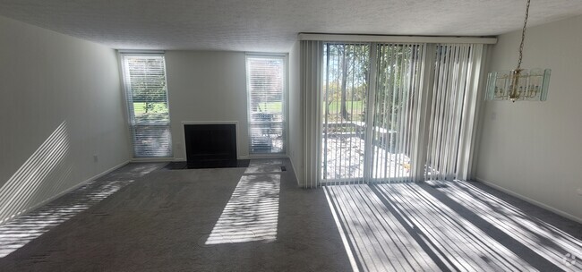 Main floor overlooking golf course - 4879 Powderhorn Ln