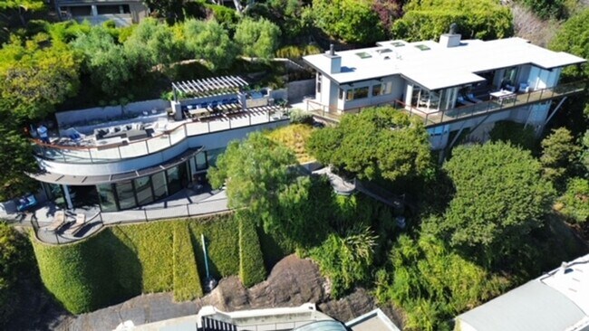 Foto del edificio - Luxurious Sausalito Breathtaking View Masterpiece! 4BR/3.5BA Home + 1BR/1BA Guest House! Parking!...