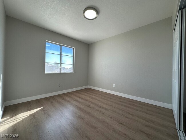 Building Photo - 6987 Wineberry Dr