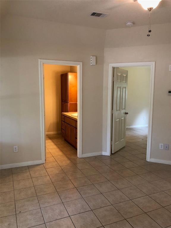 Building Photo - 3818 Putnam Dr