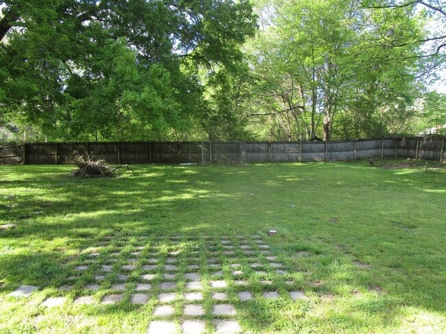 Building Photo - 298 W Poplar Ave