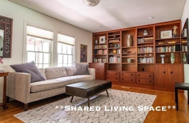 Building Photo - bedroom in West Hollywood CA 90048