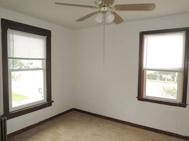 Building Photo - 1975 E Washington Ave