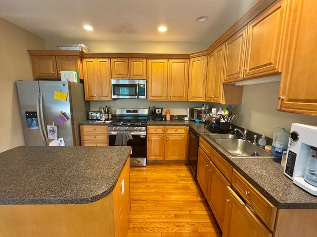 Building Photo - 18 Cobblestone Ct