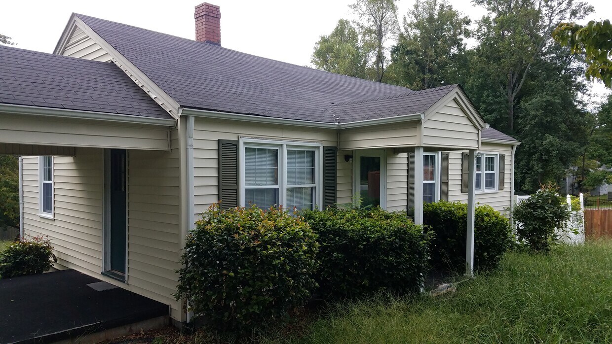 Primary Photo - 3319 S Elm Eugene St