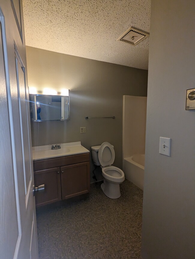 Building Photo - 119 Briar Ln