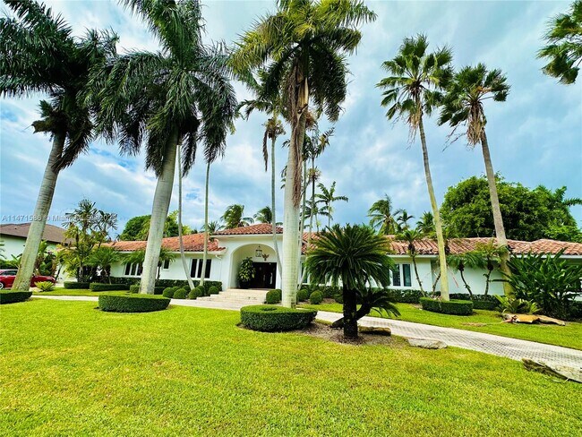 Foto del edificio - 575 Reinante Ave