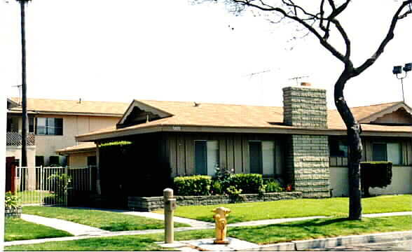 Building Photo - 3411 W Danbrook Ave