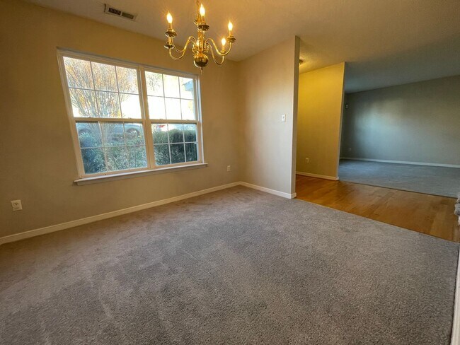 Building Photo - Beautiful two story home in the Ashbrook Community!