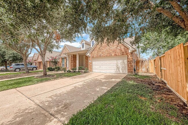 Foto del edificio - 5215 Chatham Hill Ln