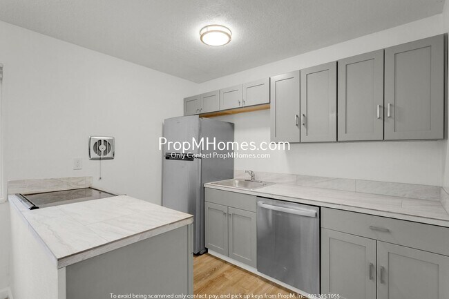 Building Photo - Updated 2BR in the Heart of Oregon City - NEW PHOTOS