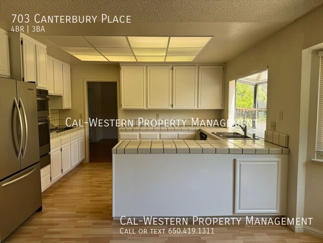 Foto del edificio - 703 Canterbury Pl