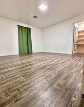 Building Photo - 9716 W Homewood Dr