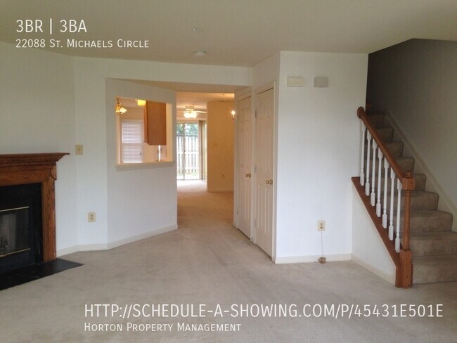 Building Photo - 3 Bedroom, 2 Full Bath, 1 Half Bath Townhome