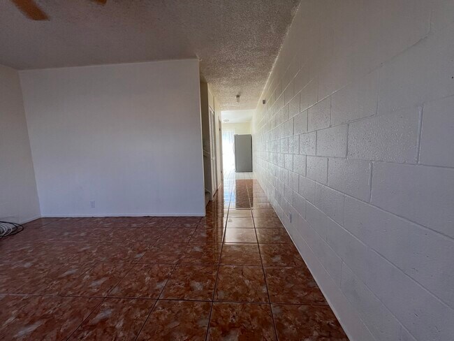 Foto del edificio - 4280 Salt Lake Blvd