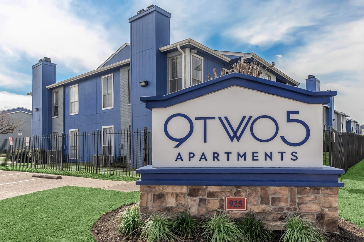 Primary Photo - 9TWO5 Apartments