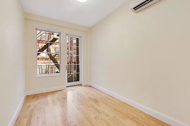 Foto del edificio - 341 West 48th Street