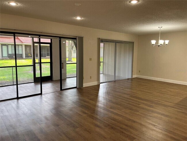 Foto del edificio - 8249 Breeze Cove Ln