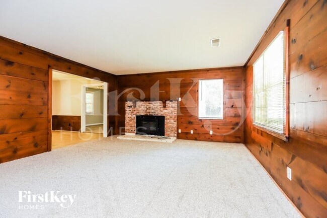 Foto del edificio - 6580 Short Rd