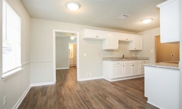 Building Photo - 6110 Glen Lee Dr