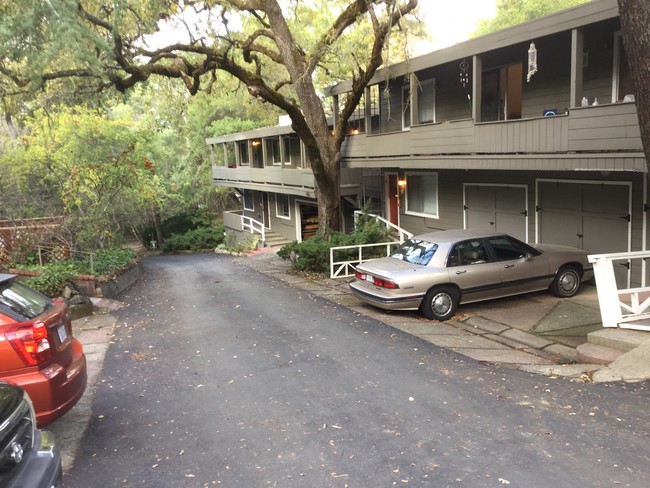 Foto del edificio - 14950 Vickery Ave