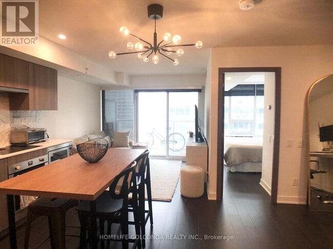 Building Photo - 19 Bathurst St